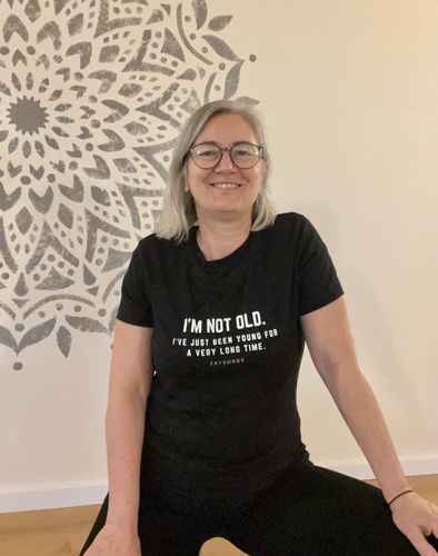 Customer photo review of 100% Organic Damen Shirt »I’m not old. I’ve just been young for a very long time.«