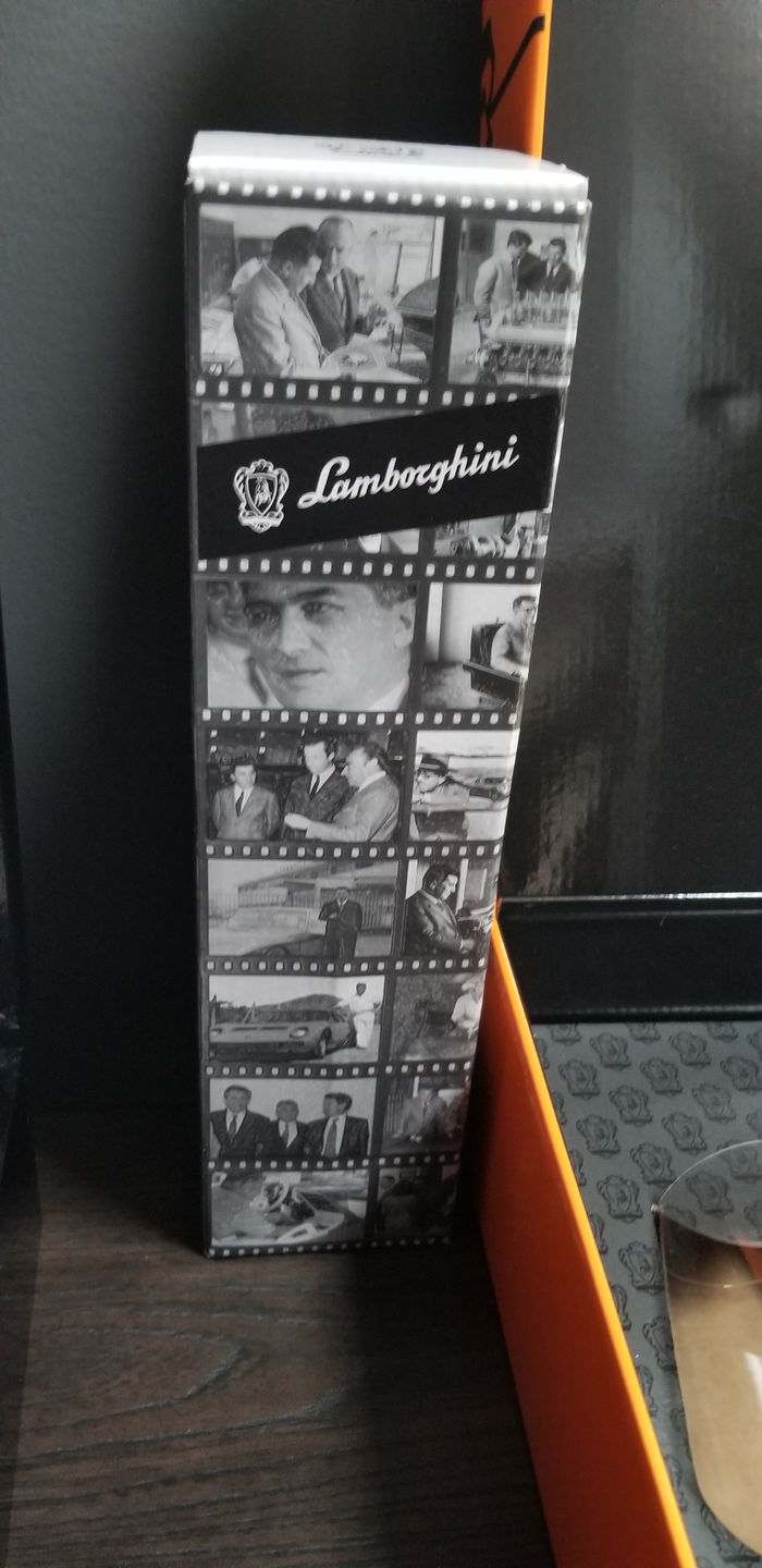 Customer photo review of Lamborghini: Torami Umbria Red with Gift Set