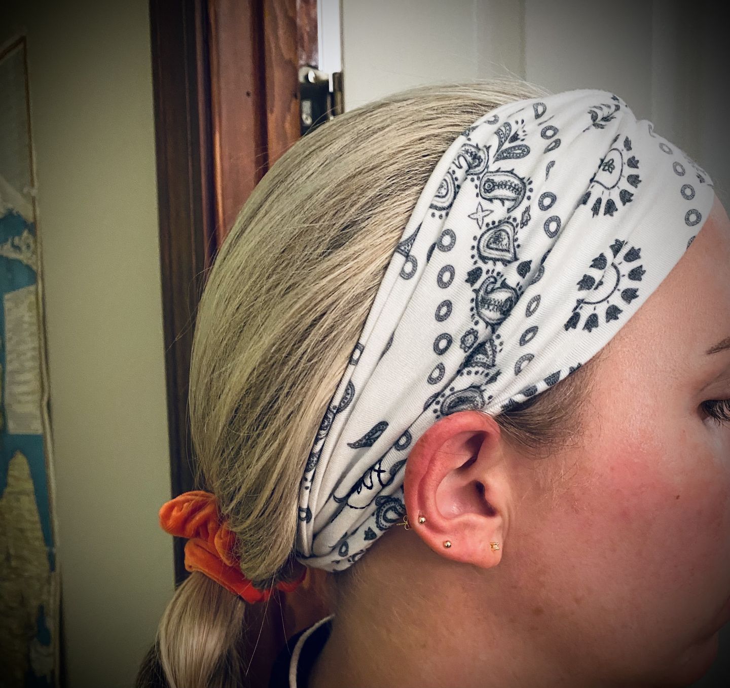 Customer photo review of BANDANA B&W - 4'' Headband