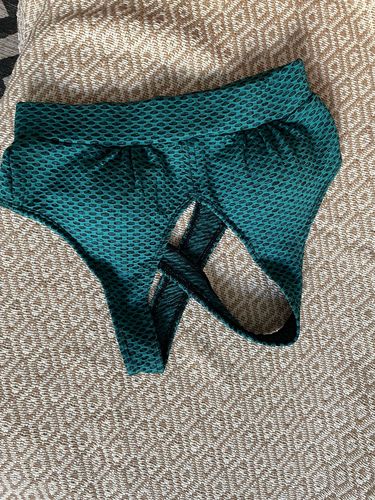 Customer photo review of GYMKARTEL® NEW SUPPORTIVE SPORTS BRA - GREEN