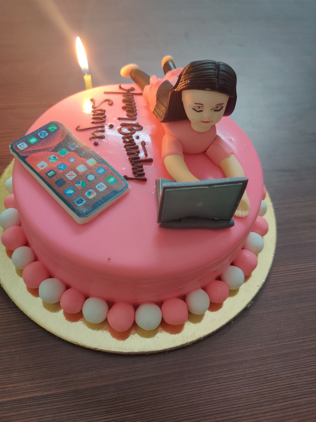 Customer photo review of Workaholic Girl Theme Cake