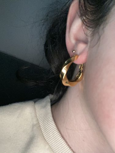 Customer photo review of Fia Hoops