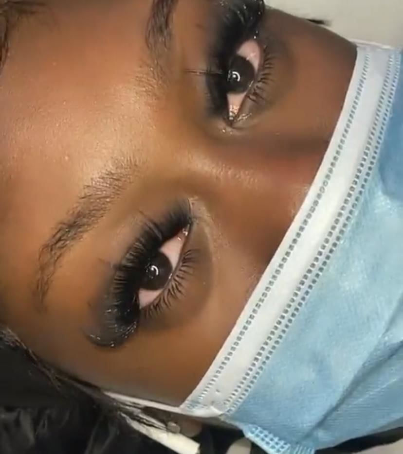 Customer photo review of Cashmere Volume Lash Extensions 0.07mm