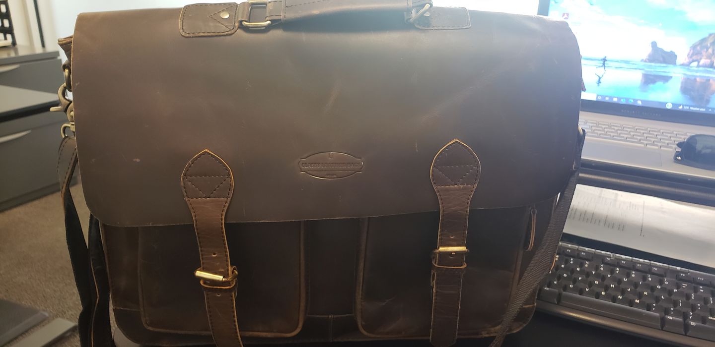 Customer photo review of Retro Buffalo Hunter Leather Laptop Messenger Bag