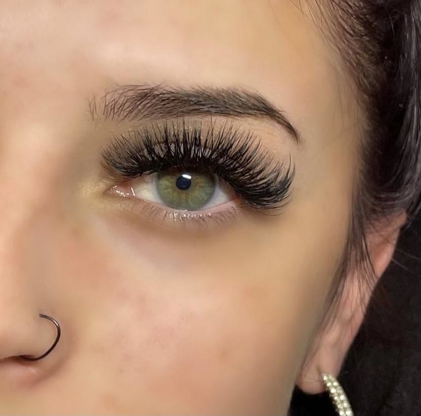 Customer photo review of Cashmere Volume Lash Extensions 0.07mm