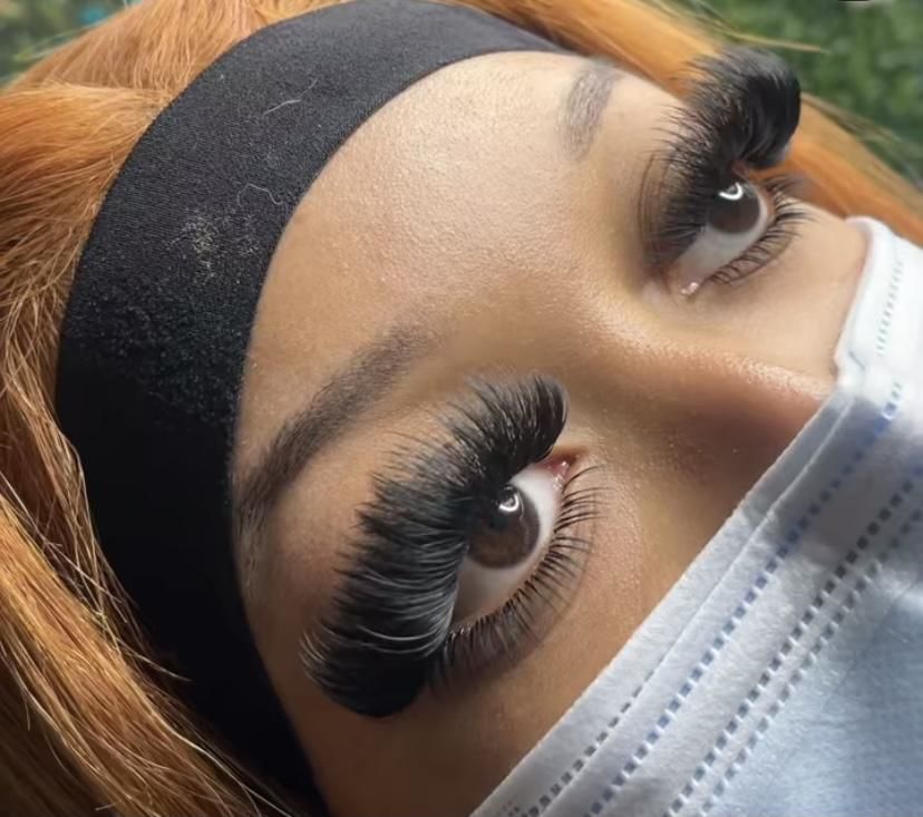 Customer photo review of Cashmere Volume Lash Extensions 0.07mm