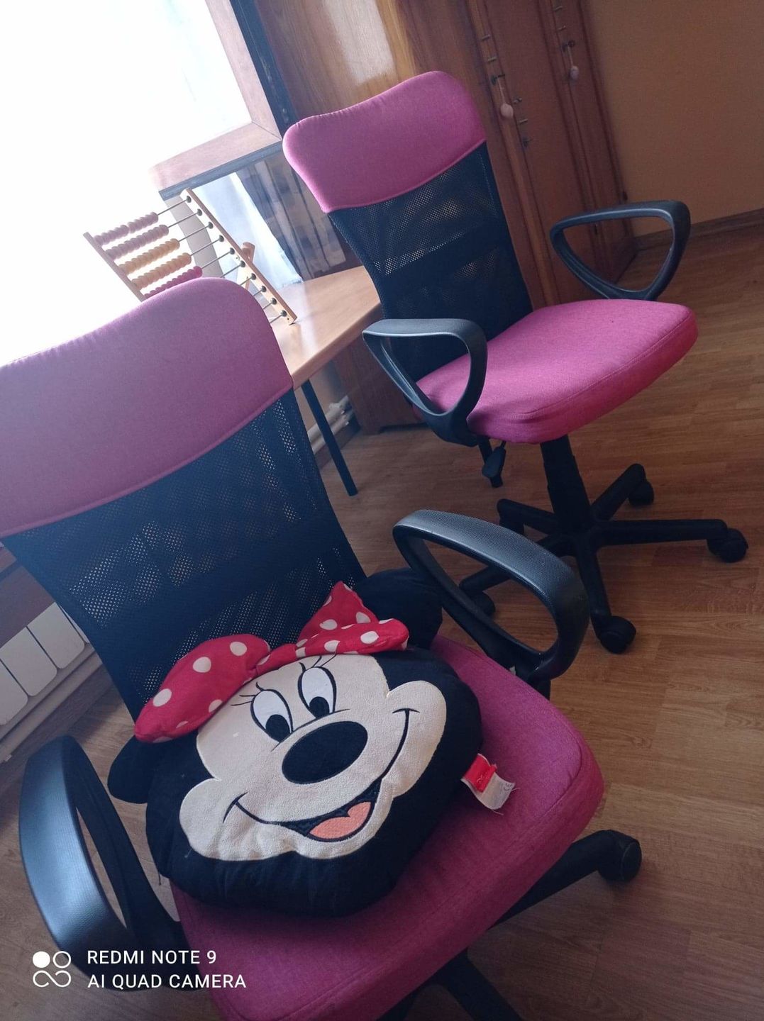 Customer photo review of Scaun birou TIMMY, roz, stofa clasica/plasa, 52x59x81/91 cm