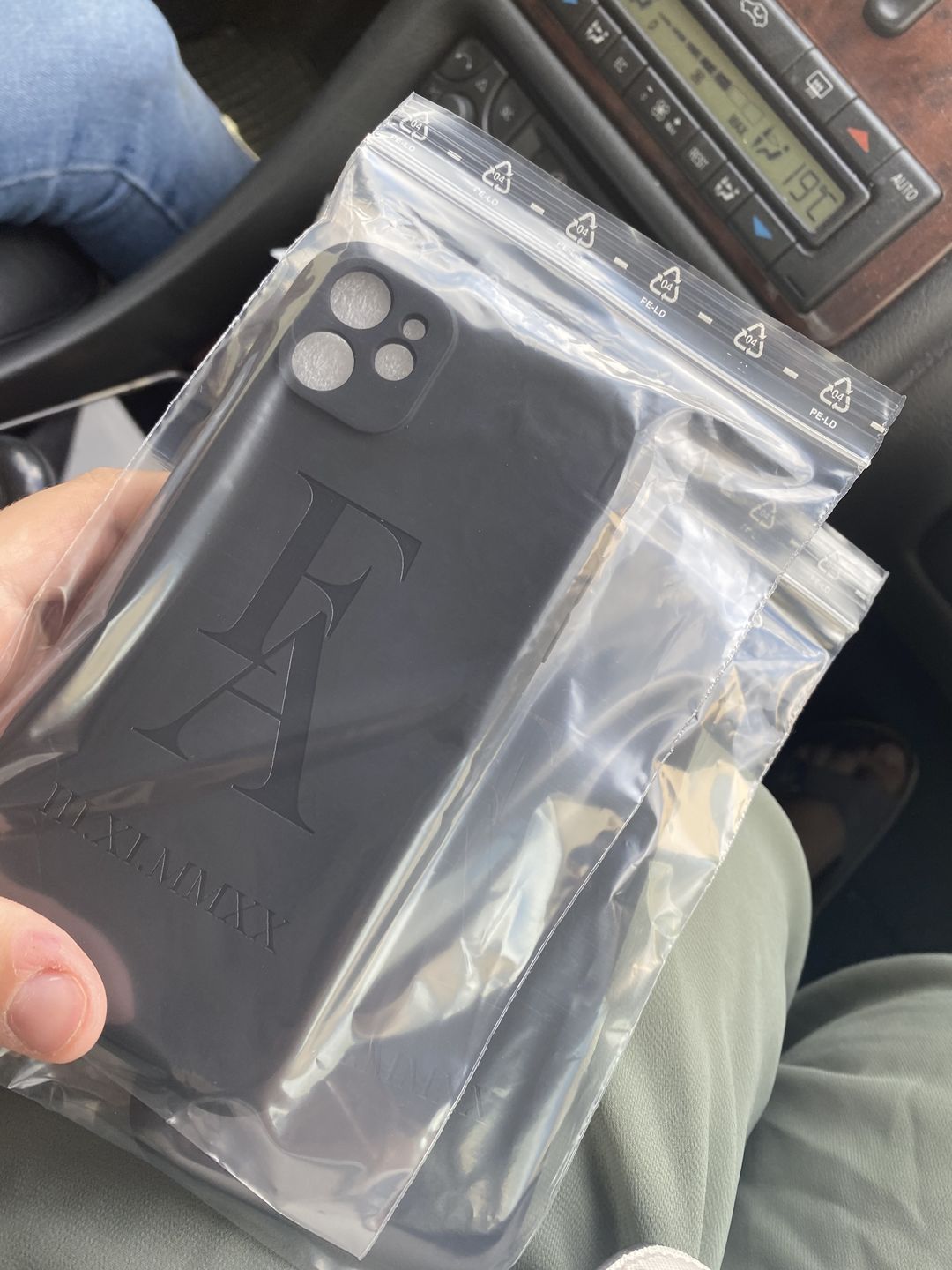 Customer photo review of ID Case - 2 Buchstaben, Datum (graviert)