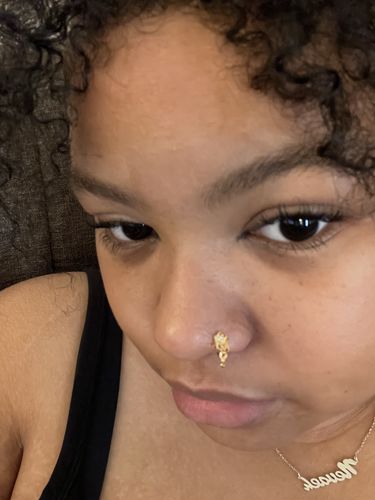 Customer photo review of Sun Flower Nose Hoop