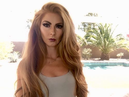 Customer photo review of The Signature Eyeshadow Palette