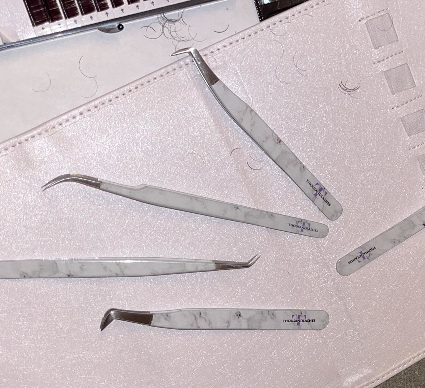 Customer photo review of DOLPHIN-SHAPED CURVED TWEEZER
