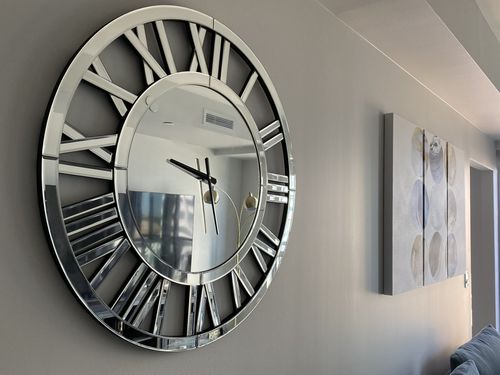 Customer photo review of 32" Luxury Real Mirrored Clock
