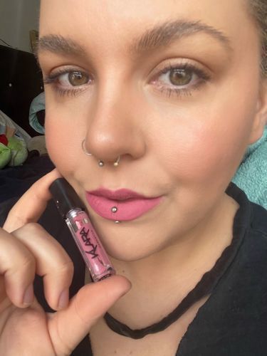 Customer photo review of Kiss Proof Lipstick | Liquid Matte Lipstick