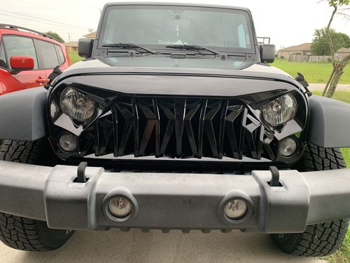 Customer photo review of Shark Grille - Glossy Black for 07-18 Wrangler JK/ JKU