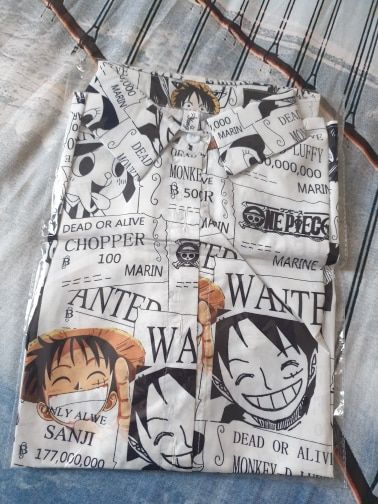 Customer photo review of One Piece Summer Shirt