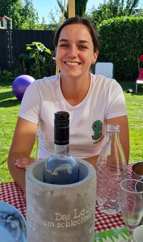 Customer photo review of VINOSAURIER - Shirt Damen