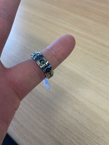 Customer photo review of Vespani Circle Anxiety Ring