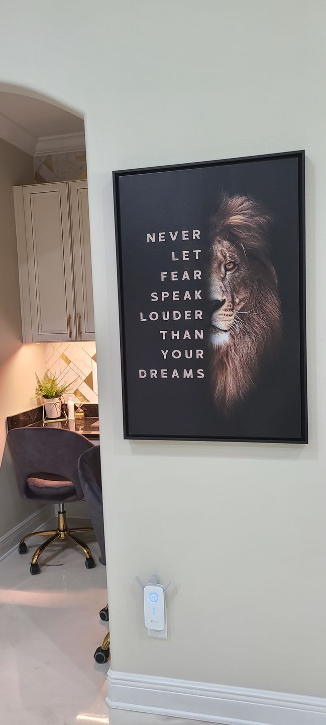 Customer photo review of Lion Motivational Canvas