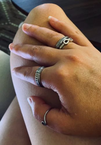 Customer photo review of Vespani Daisy Anxiety Ring