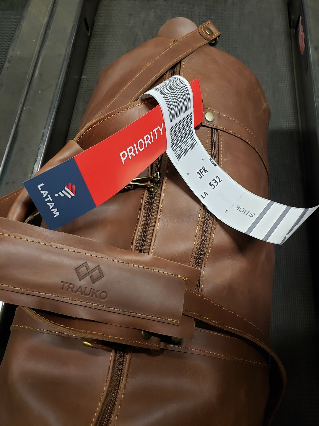 Customer photo review of Bolso Cuero Graso