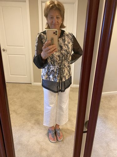 Customer photo review of Joseph Ribkoff White Floral Embroidered Jewel Accent Cropped Bootleg Denim Pants 201880 NEW