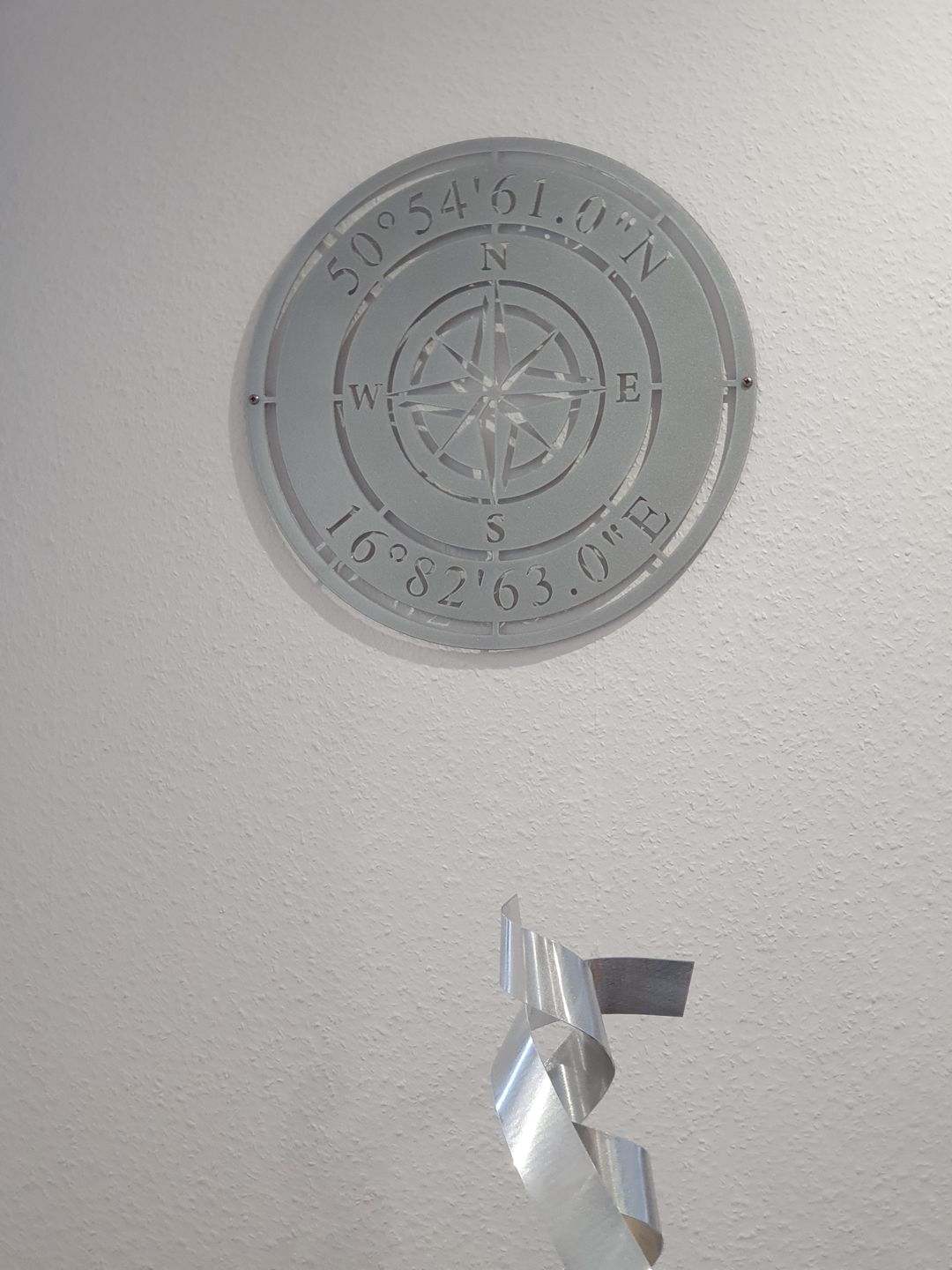 Customer photo review of Wanddekoration Kompass mit Koordinaten für Innen-und Außenbereich-personalisierbar