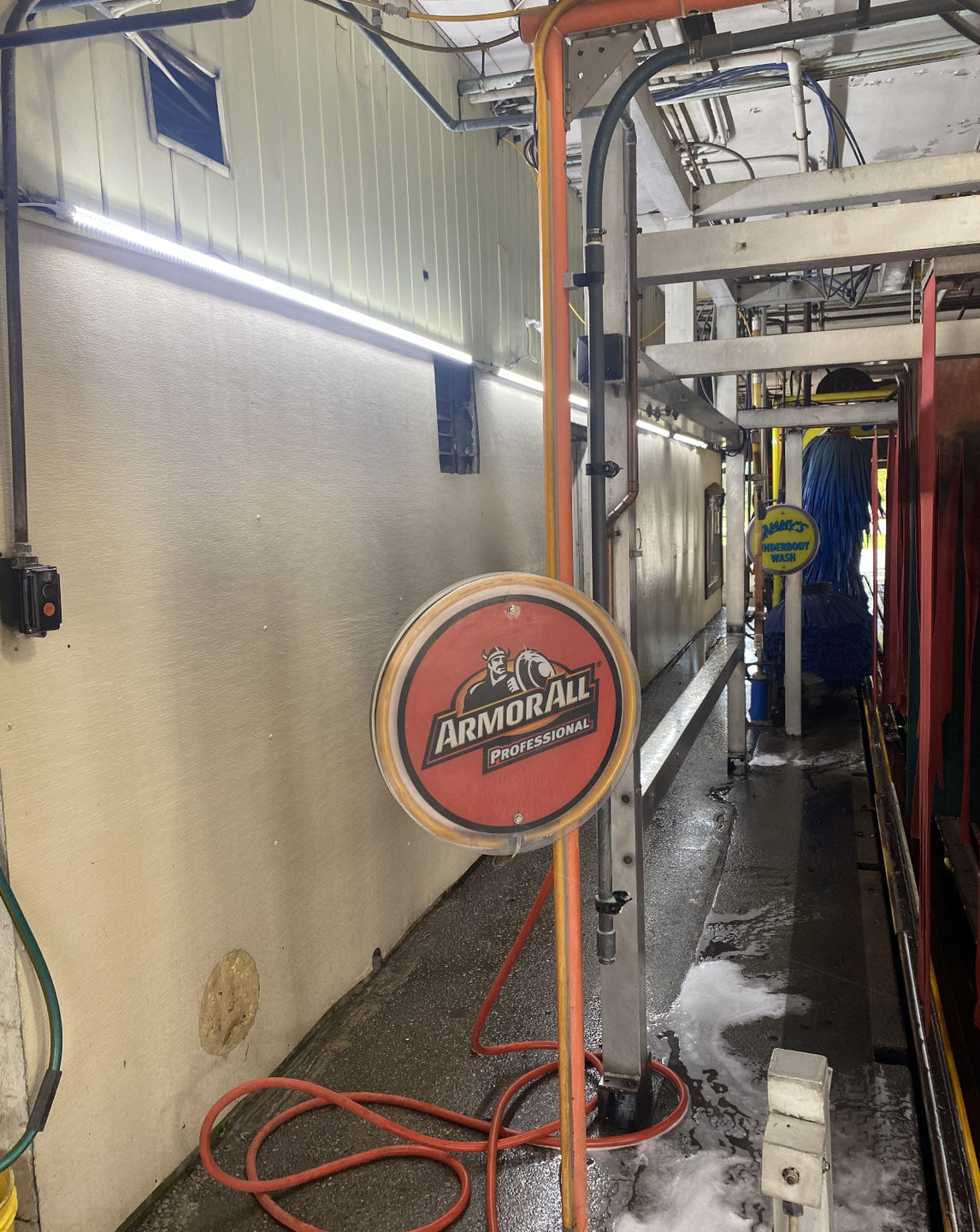 Customer photo review of T8 8ft V Shape LED Tube Light 60W Integrated 6500K Clear, ETL Listed, Plug and Play, Linkable Led Bulbs for Garage, Warehouse, Shop