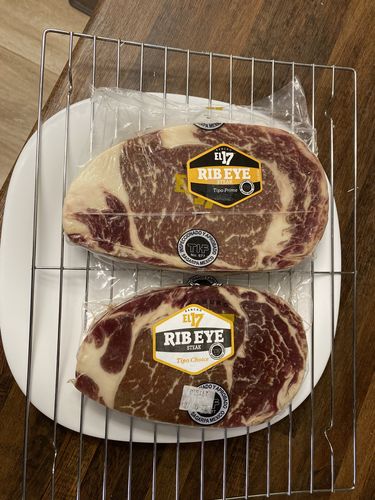Reseña con foto de un cliente sobre Rib Eye Steak