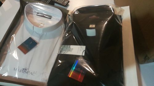 Customer photo review of Clerical Negra / Manga Corta