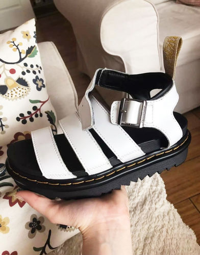 Customer photo review of 2.0 Asphalt Flat Sandals
