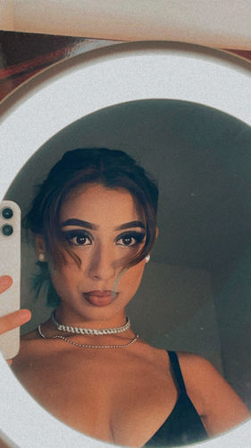 Customer photo review of The Signature Eyeshadow Palette