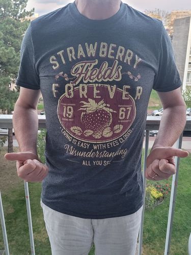Customer photo review of The Beatles - Strawberry Fields Forever - Men's T-Shirt