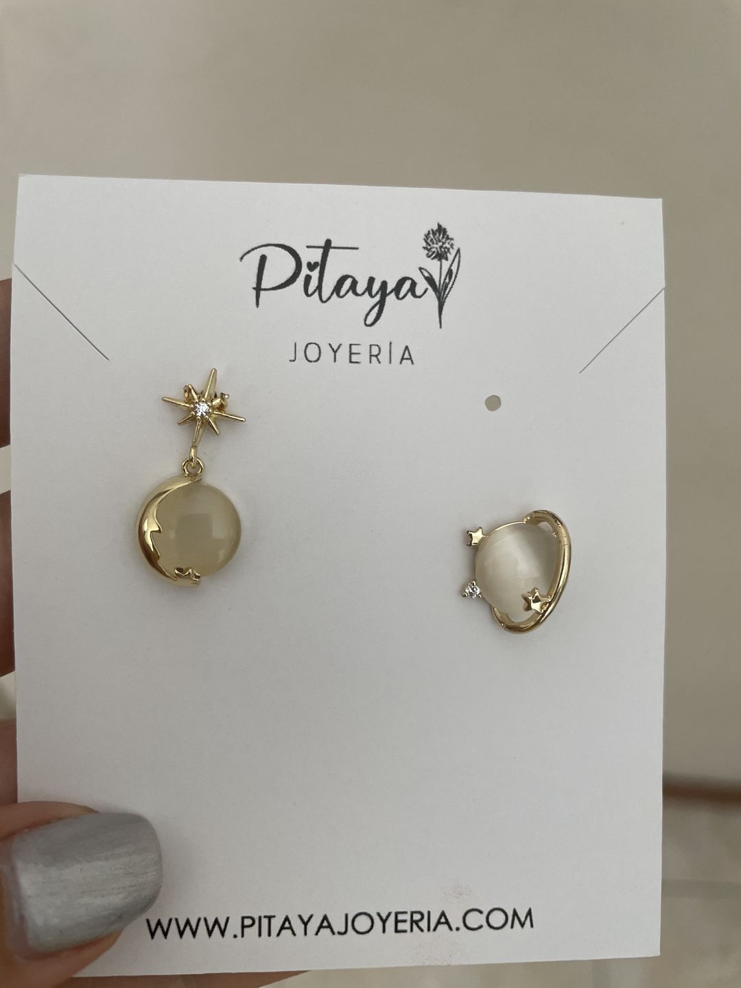 Customer photo review of Aretes de Saturno de Ópalo