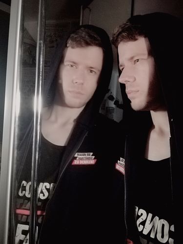 Customer photo review of ZIPPER HOODIE BUBEN / EDLER STICK • WAGEN SIE SELBSTÄNDIG ZU DENKEN