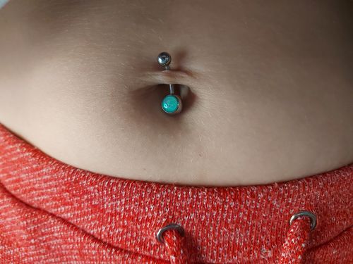 Customer photo review of Opal Glitter Non-Dangle Belly Button Ring