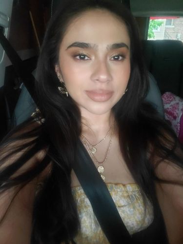 Customer photo review of The Signature Eyeshadow Palette