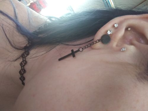 Customer photo review of Prong Cubic Zirconia Gem Cartilage/Tragus Ring