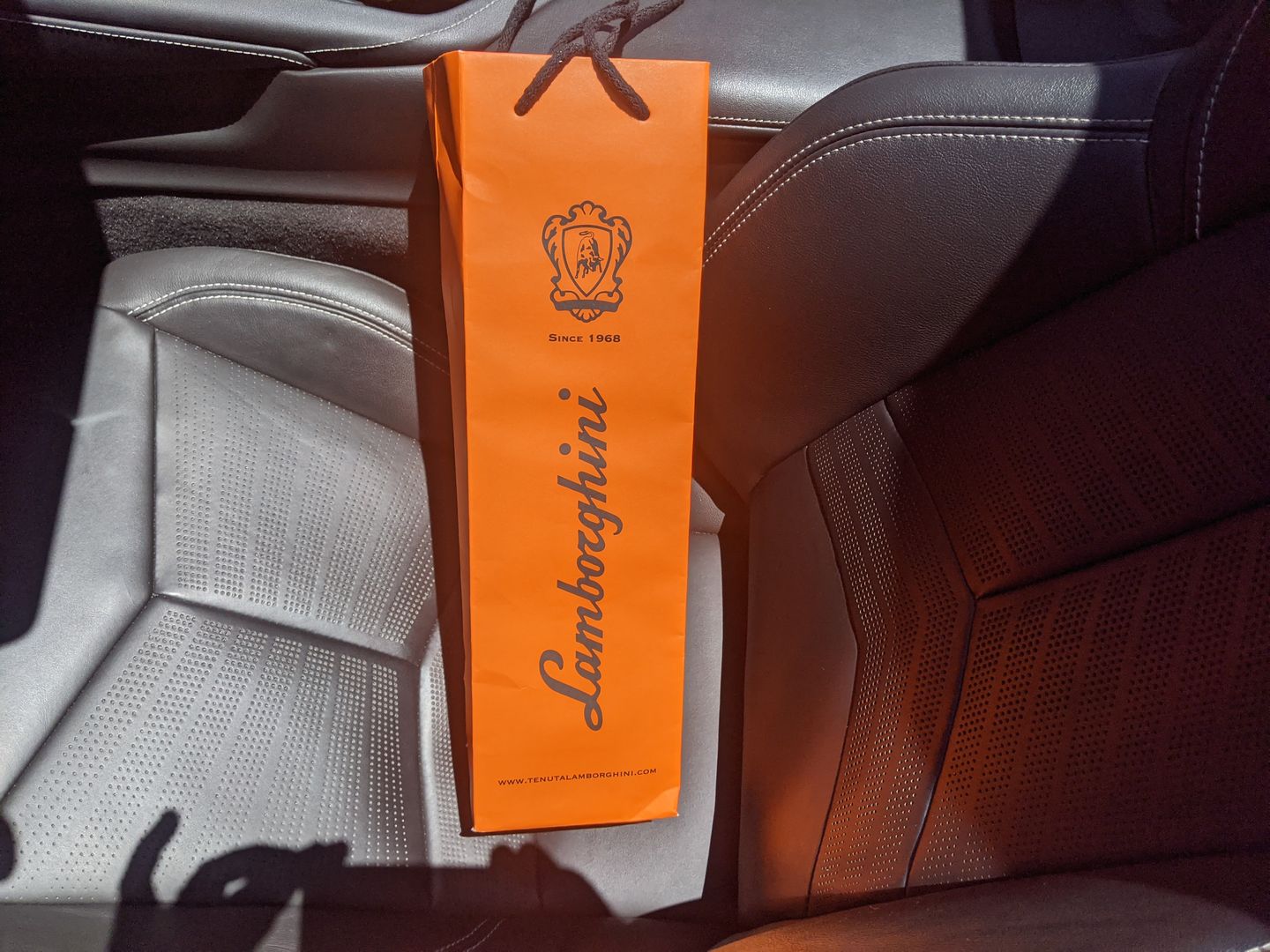 Customer photo review of Lamborghini: Torami Umbria Red with Gift Set