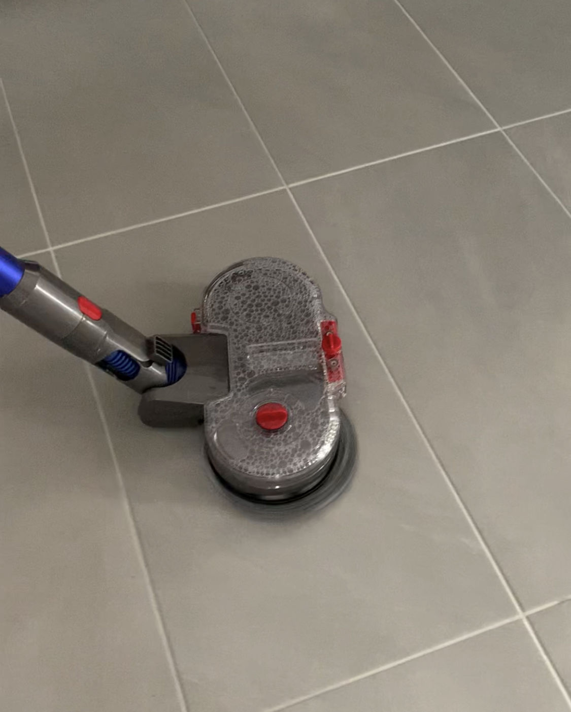 Customer photo review of Elektrischer Wischaufsatz passend für Dyson V7/ V8/ V10/ V11/ V15 (2 Wischpads inkl.)