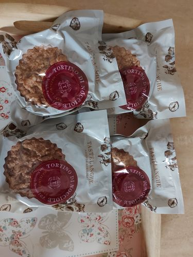 Customer photo review of Tortino di Nocciole Tastëlanghe (Box 10 pezzi)
