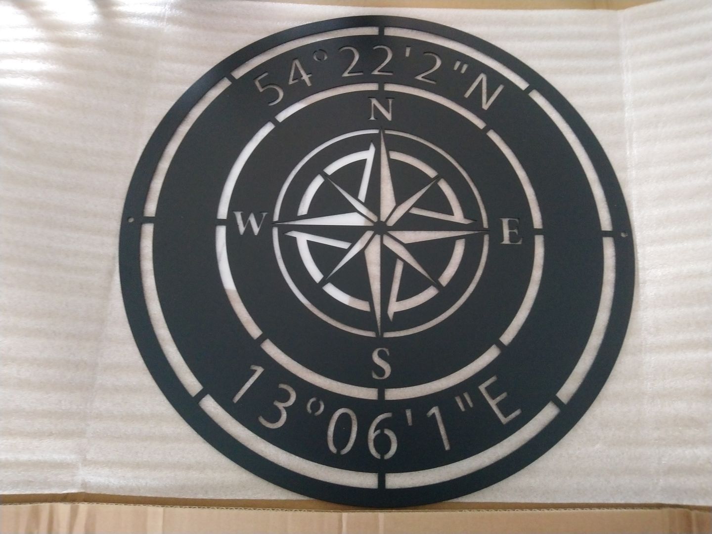 Customer photo review of Wanddekoration Kompass mit Koordinaten für Innen-und Außenbereich-personalisierbar