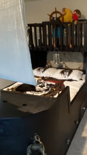 Customer photo review of 4 Pieces Real Pirate SWBD2701 Comforter Set