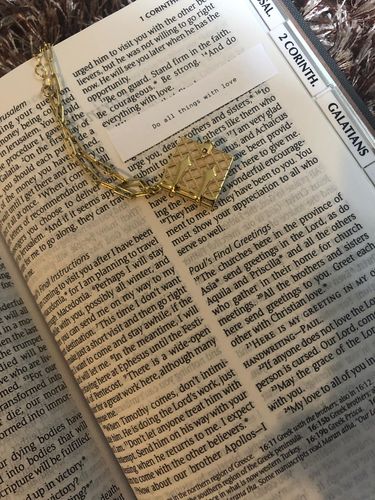 Customer photo review of Book Locket (Pearl) // Gold-Dipped
