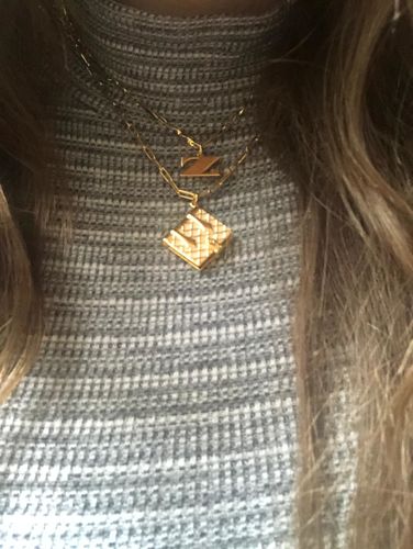 Customer photo review of Book Locket (Pearl) // Gold-Dipped