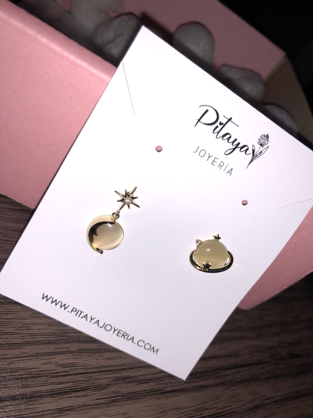Customer photo review of Aretes de Saturno de Ópalo