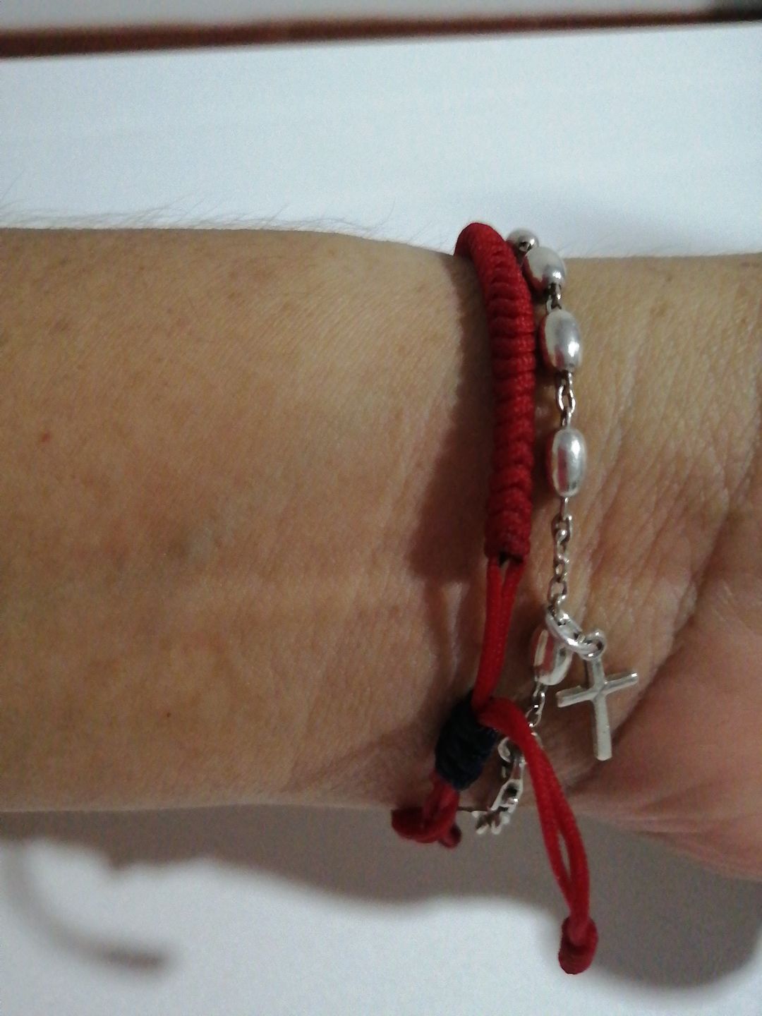 Customer photo review of Brazaletes Tibetanos Rojo x 2
