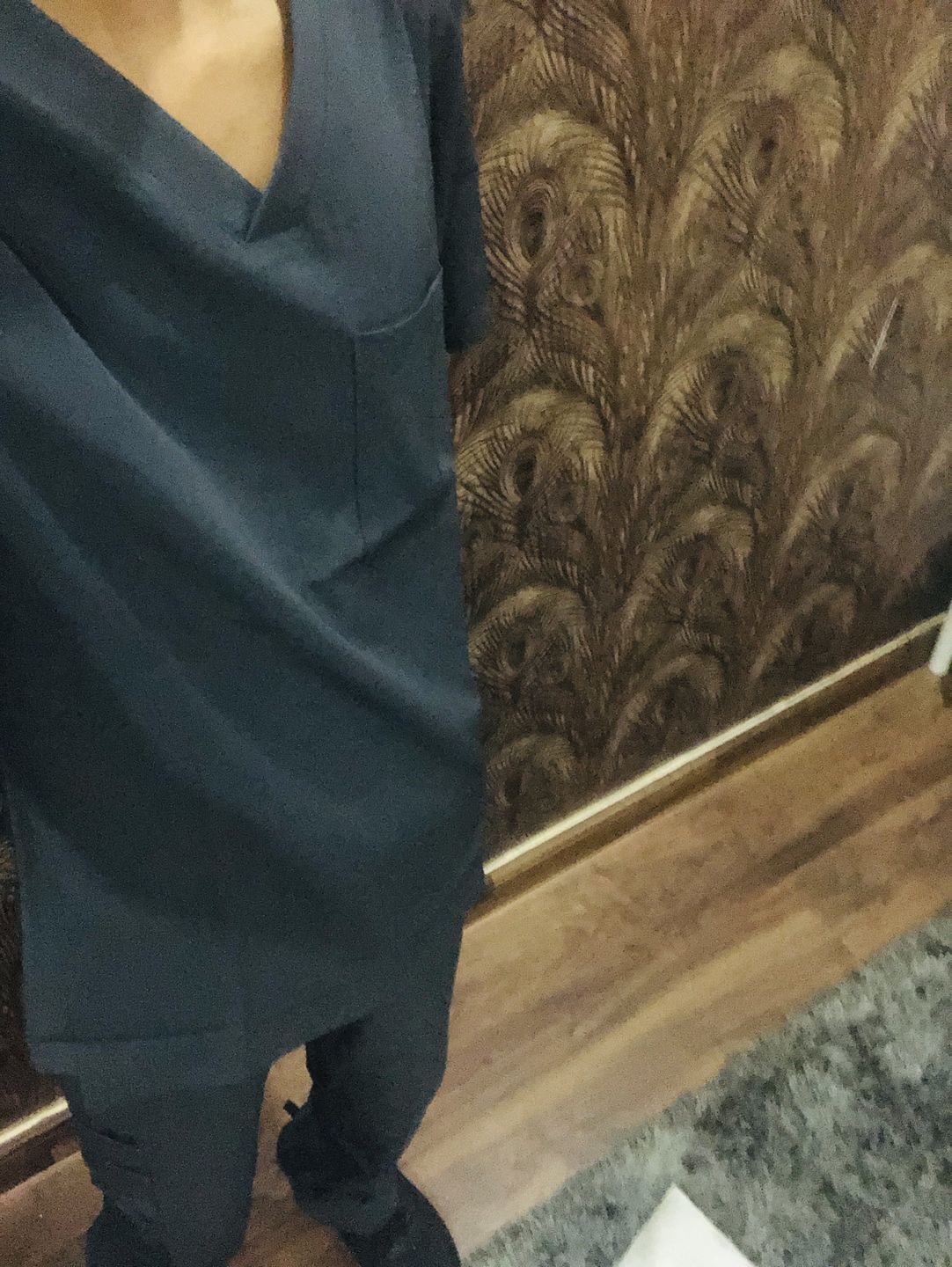 Customer photo review of بلوزة سكتشرز جيب واحد ~One pocket Scrub Top