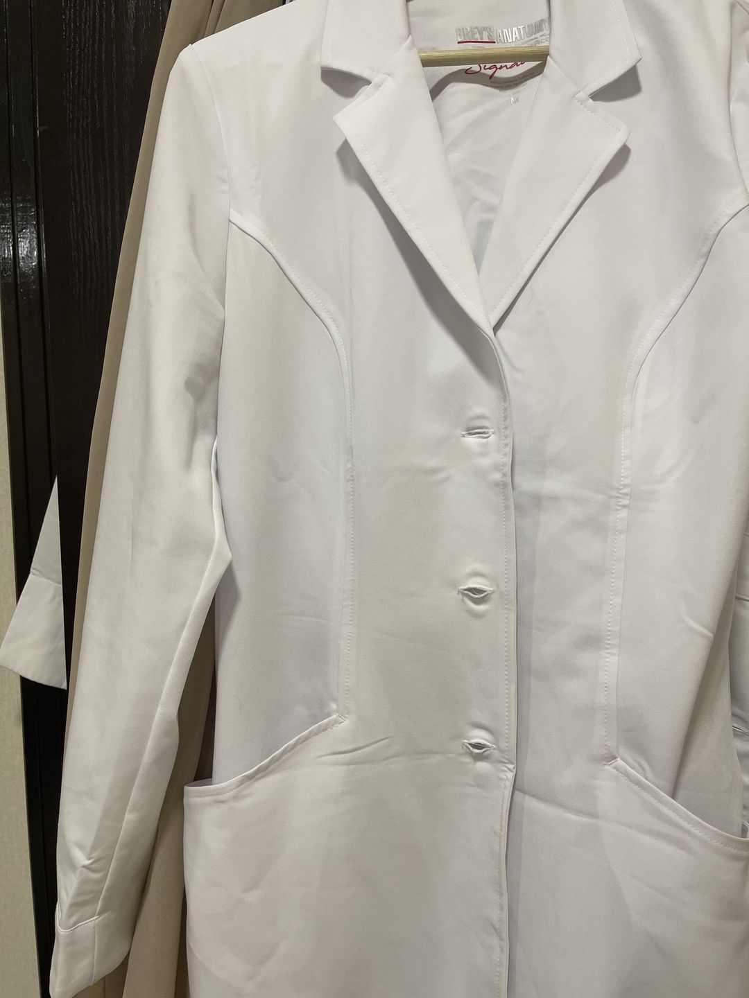Customer photo review of لابكوت ايڤ سليك جريز اناتومي ~Labcoat Eve Sleek Grey's Anatomy