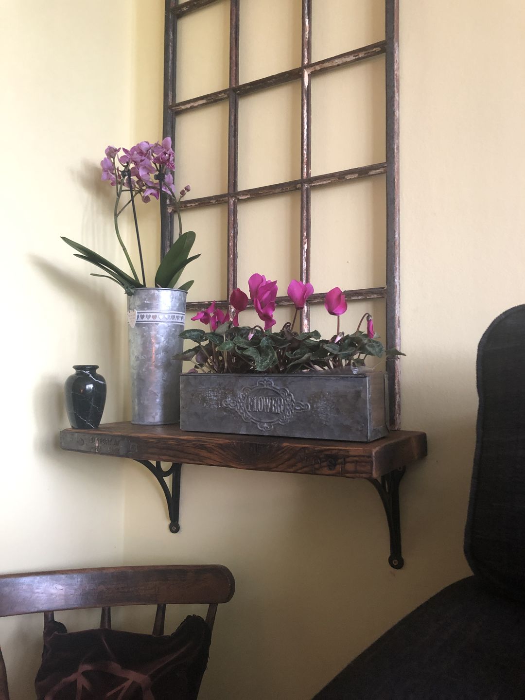 Customer photo review of 8 Inch Circle Cast Iron Shelf Bracket