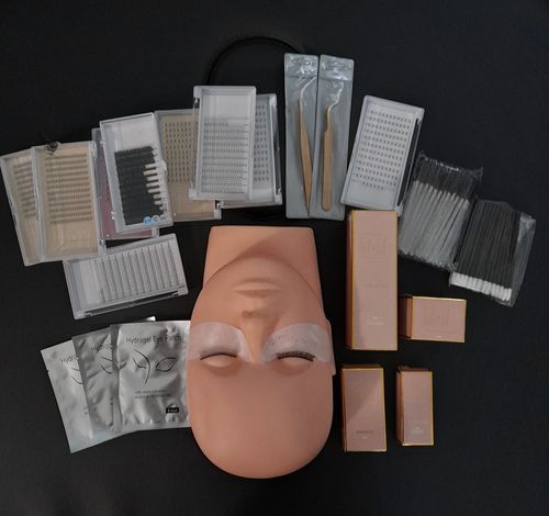 Customer photo review of Online Lash Course Incl. RINGLIGHT AND BEAUTY BED - AUS RESIDENTS ONLY